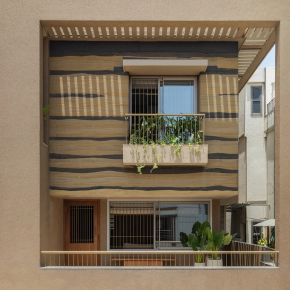 Frammed Earth House / D'WELL - Interior Photography, Houses, Facade, Stairs