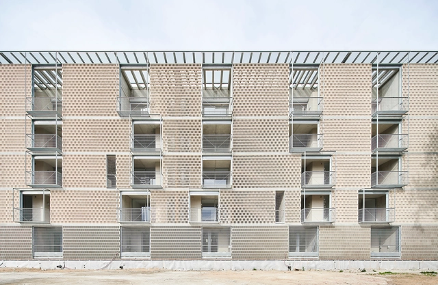 54 viviendas sociales en el barrio de Bon Pastor / Peris+Toral arquitectes - Fotografía exterior, Residencial, Fachada