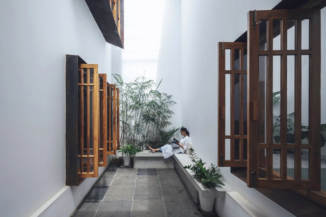 Casa da Luz Envolta / Monsoon Projects - Fotografia de Interiores, Casas, Fachada, Corrimão, Porta, Escada