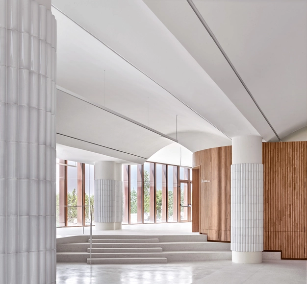 Hall Traje Sob Medida  / Twobo arquitectura - Fotografia de Interiores, Edifícios De Escritórios, Fachada, Pilar, Viga