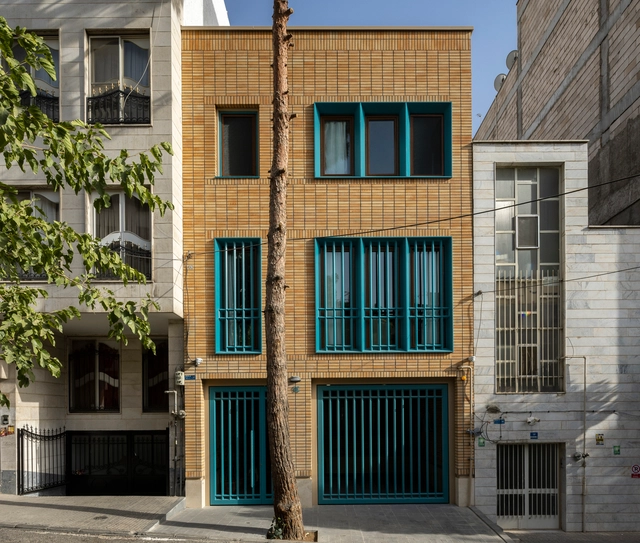 Casa Haratian / archoffice | architecture & construction office - Fotografía exterior, Casas, Fachada, Puerta, Balcón