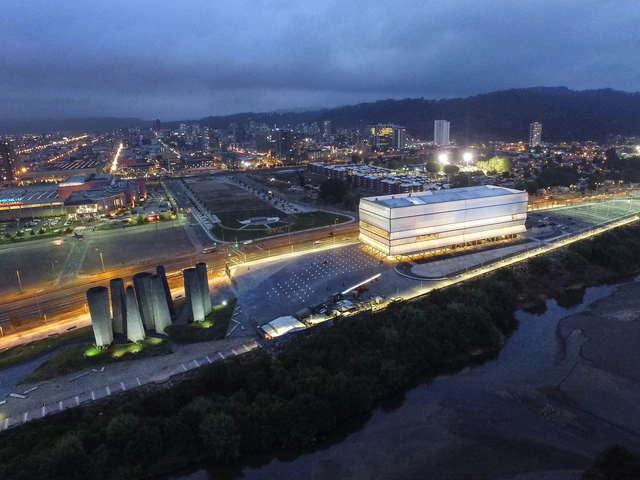 Teatro Regional de Bío Bío diseñado por Smiljan Radic, Gabriela Medrano y Eduardo Castillo gana el Gran Premio de la BAQ 2022 - Imagen Principal