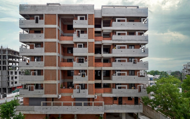 Badade Nagar 的公寓住宅 / Studio Frozen Music - 建筑图, 公寓, 表皮, 阳台