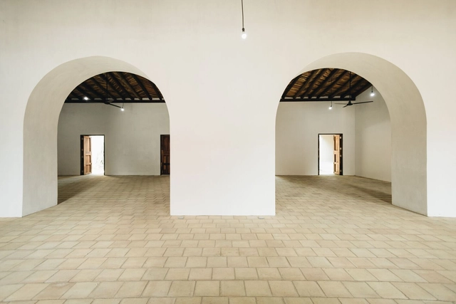 Biblioteca Gabriel López Chiñas  / ROOTSTUDIO - Fotografía interior, Bibliotecas, Arco, Arcada, Fachada
