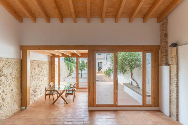 Vivienda Baron39 / Paco Oria Estudio - Fotografía interior, Casas, Fijación Vigas, Puerta, Fachada, Sillas