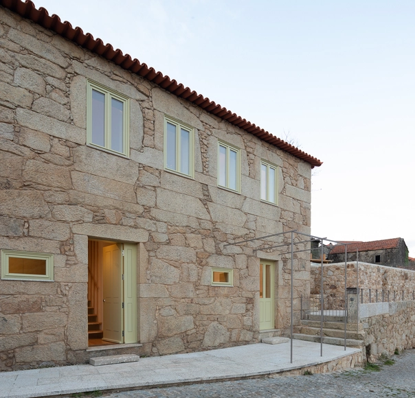 Casa de Gueira / aste arquitectura - Fotografía exterior, Renovación, Puerta, Fachada