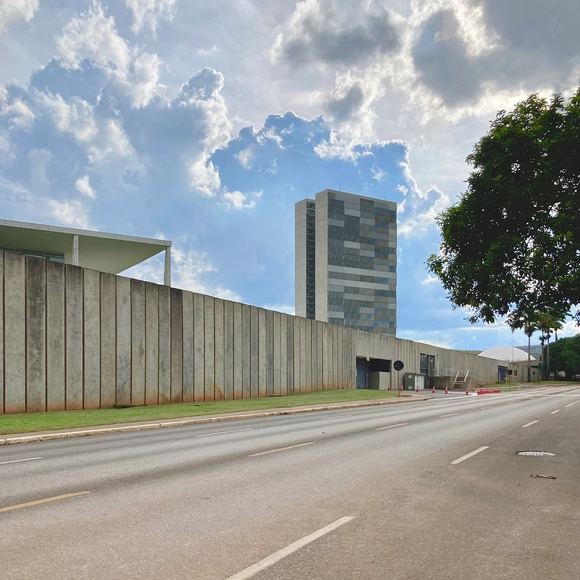 Brasília não é óbvia quando percorrida a pé - Imagem de Destaque