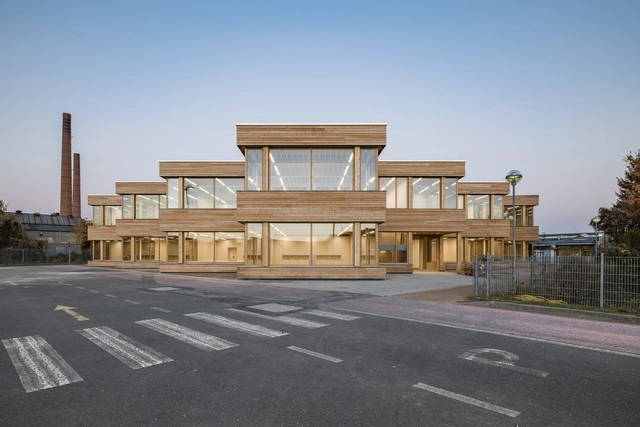 凹凸错动，德国评估援助中心 / Waechter + Waechter Architekten - 建筑图, 社区中心, 表皮
