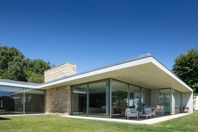 Casa Quinta da Consolação / Topos Atelier de Arquitectura - Fotografia de Exterior, Casas, Fachada, Porta