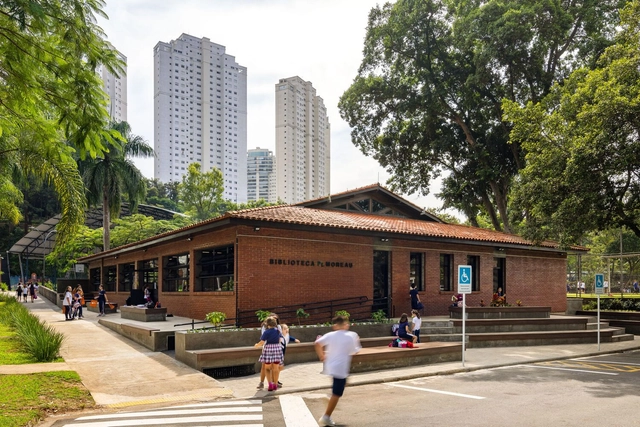Biblioteca Padre Moreau / Carvalho Terra Arquitetos - Fotografía exterior, Renovación, Fachada, Urbano
