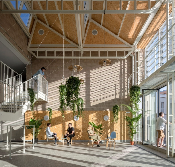 159 viviendas sociales en Madrid / TAAs arquitectos, Javier + Alia García Germán - Fotografía interior, En Detalle, Fijación Vigas, Fachada, Pilares