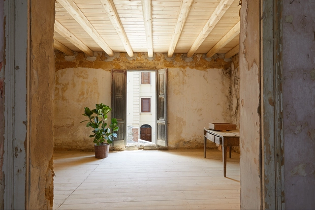 Casa 1Euro / Studio DiDeA   - Fotografia de Interiores, Habitação Coletiva, Fachada, Porta, Arco, Pilar, Viga