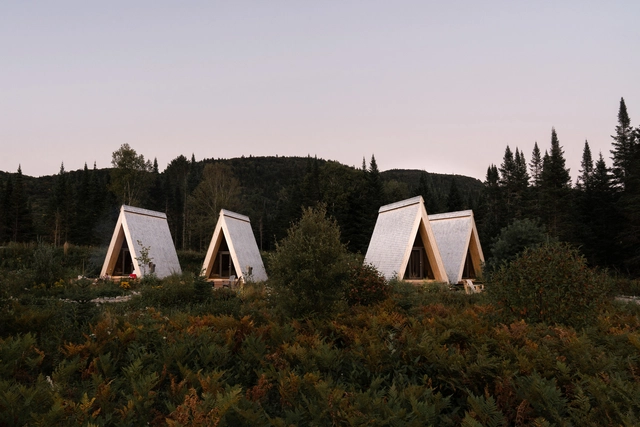 Cabanas Farouche Tremblant / Atelier l'Abri - Fotografia de Exterior, Cafeterias, Floresta