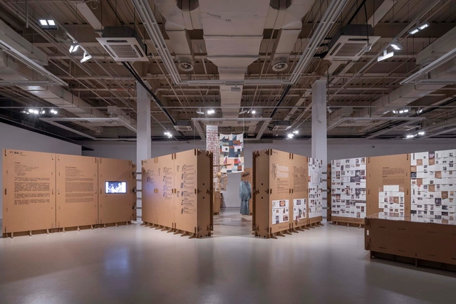 Exhibition Space Formed by Corrugated Cardboards / LUO studio - Interior Photography, Installation