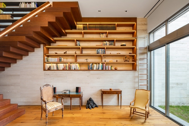 Casa Kitkat / Empty Space Architecture - Fotografía interior, Casas, Escaleras, Fijación Vigas, Fachada, Barandas, Sillas, Mesas