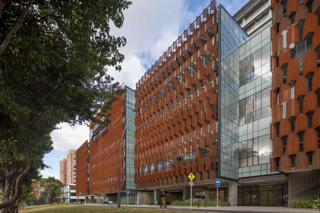 Centro médico Los Cobos / taller de arquitectura de bogotá - Fotografía exterior, Hospital, Fachada