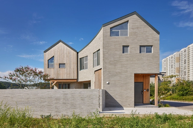 YeoHaengGa House / Jaeguidang Architects. - Exterior Photography, Houses, Facade, Door