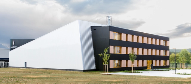 Fábrica modular / ALAS Alarcon Linde Architects PartGmbB - Fotografía exterior, Fábrica, Fachada