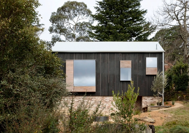 Pequena Cabana Preta / SMITH Architects  - Fotografia de Exterior, Casas