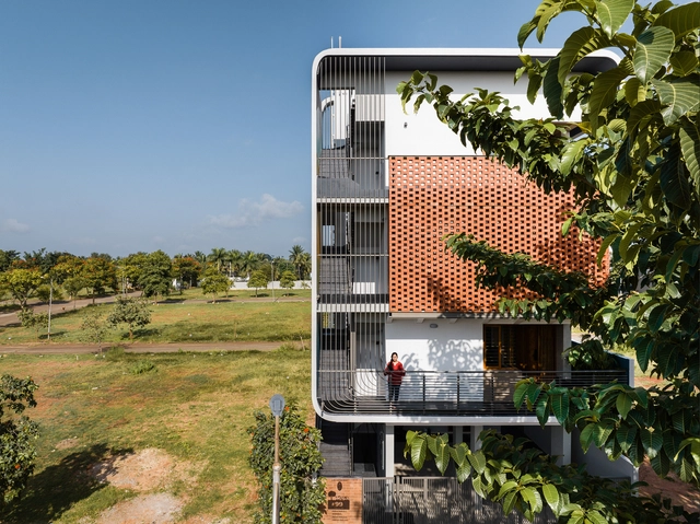 C型砖砌穿孔围墙，Belaku 之家 / 4site architects - 建筑图, 独立住宅, 表皮