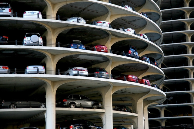 A história e o futuro dos edifícios de estacionamento - Imagem de Destaque
