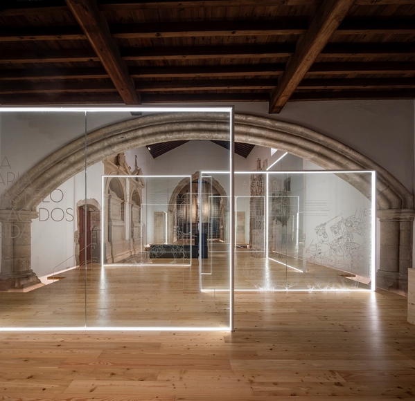 Intervenção no Museu Panteão dos Almeida / spaceworkers - Fotografia de Interiores, Instalação , Porta, Viga, Arco, Fachada, Pilar, Arcada