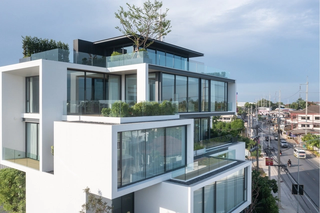 Residence Kongkaherb / V2in Architects - Exterior Photography, Office Buildings, Facade, Balcony