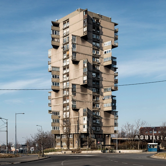Cor, composição e escala: analisando a fotografia de arquitetura brutalista - Imagem de Destaque