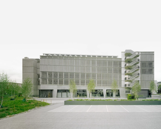 Centro de Mobilidade Zug Nord / Hosoya Schaefer Architects - Fotografia de Exterior, Estação Intermodal , Fachada