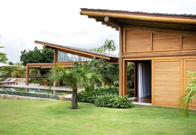 Residência RC / Miguel Pinto Guimarães Arquitetos Associados - Fotografia de Exterior, Casas, Jardim, Fachada, Porta, Viga