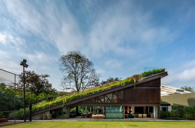 Residência PM / Miguel Pinto Guimarães Arquitetos Associados - Fotografia de Exterior, Casas, Jardim, Fachada