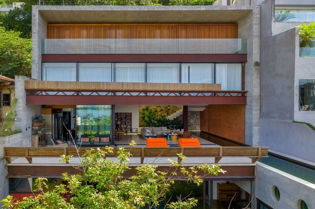 MB House / Miguel Pinto Guimarães Arquitetos Associados - Exterior Photography, Houses, Garden, Facade, Door