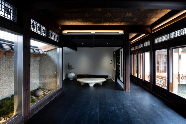 Nostalgia Bluejae House / Creative Studio Unravel - Interior Photography, Renovation, Door, Facade, Beam