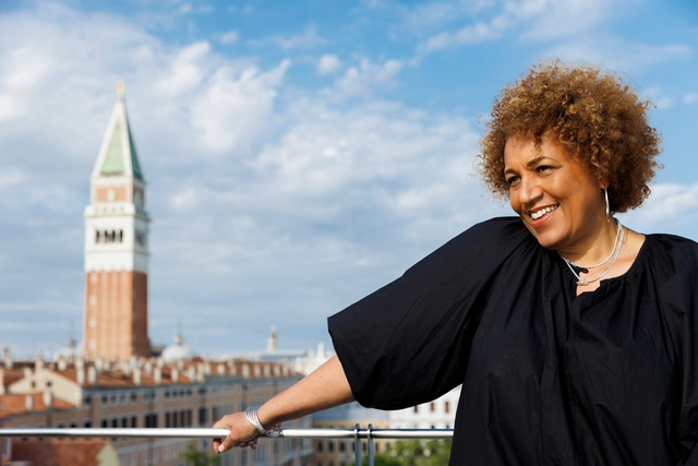 Lesley Lokko, curadora de la Bienal de Arquitectura de Venecia 2023, es reconocida en la Lista de Honores de Año Nuevo del Rey Carlos - Imagen Principal