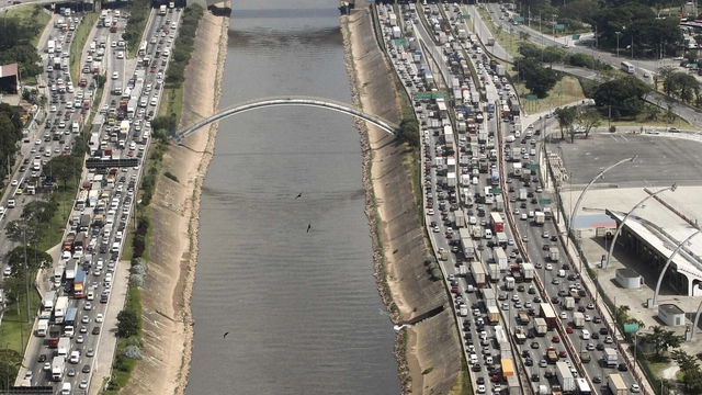 Rodovias urbanas: apagar o fogo com gasolina? - Imagem de Destaque