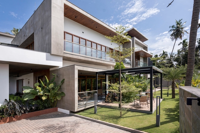 Milash Residence  / Nufail Shabana Architects - Exterior Photography, Houses, Courtyard, Facade, Door