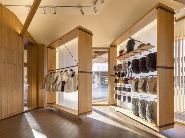 ARC'TERYX Store / STILL YOUNG - Interior Photography, Store, Beam