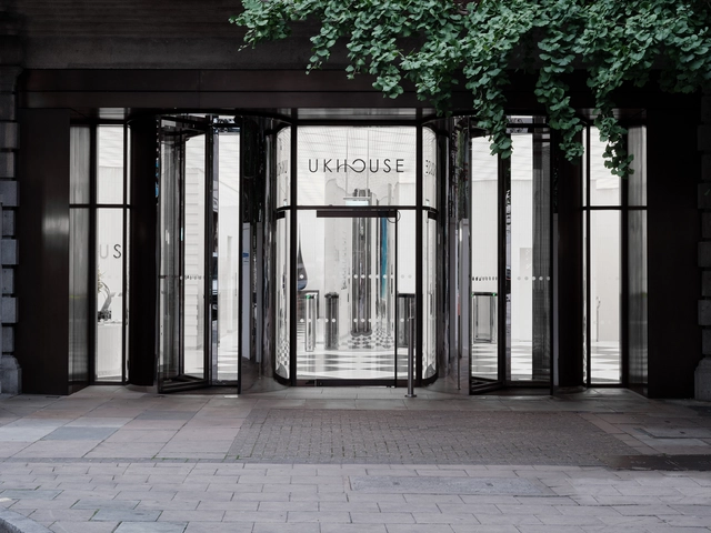 UK House Lobby  / Christ & Gantenbein - Exterior Photography, Mixed Use Architecture, Door, Facade, Column, Arch