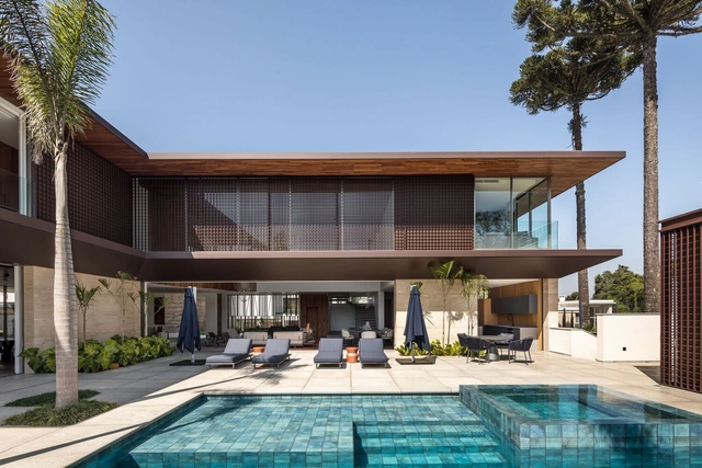 Guaimbê House / Schuchovski Arquitetura - Exterior Photography, Houses, Courtyard, Facade, Door, Chair