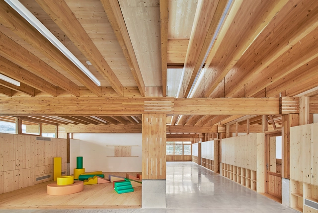 Escola em Llubi /  Aixopluc + Aulets Arquitectes - Fotografia de Interiores, Escolas, Viga, Fachada