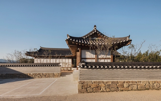Muuun Hotel / NOMAL + ONJIUM Housing Studio - Exterior Photography, Houses, Facade, Column