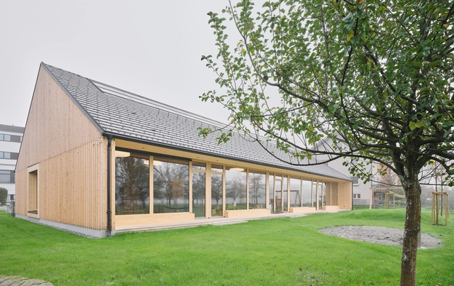 Jardín de infancia y granja Rheinhof / MWArchitekten - Fotografía exterior, Kindergarten, Jardín, Fachada