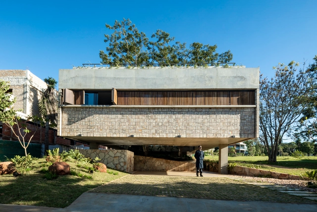 Yvyraju House / OMCM arquitectos - Exterior Photography, Sustainability, Facade