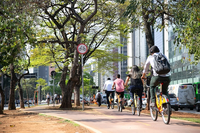 A mobilidade ativa como solução para o tempo perdido no trânsito - Imagem de Destaque