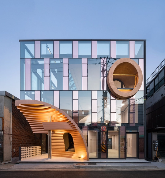 虫洞楼梯+台阶座椅,对角线式商业建筑 / Moon Hoon - 建筑图, 商业建筑, 表皮, 楼梯
