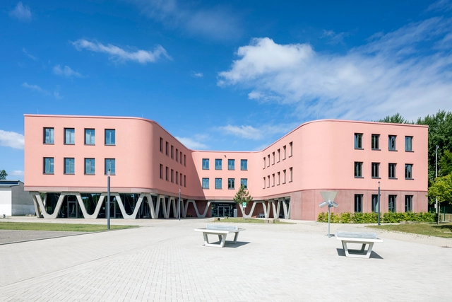 Reinoldi Comprehensive School / SSP SchürmannSpannel - Exterior Photography, Schools , Facade, Bench
