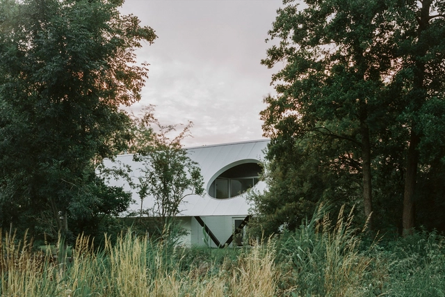 Casa AB / Space Encounters - Fotografia de Exterior, Casas, Arco, Floresta
