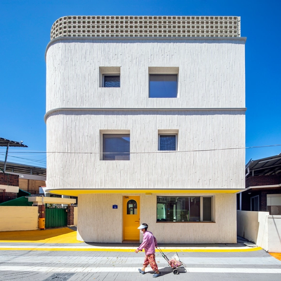 Centro Comunitário Wansantrak  / YOAP architects - Fotografia de Exterior, Centro Comunitário, Fachada, Porta