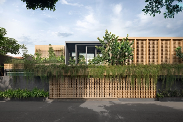 Casa Gritted Grid / Gets Architects - Fotografia de Exterior, Casas, Jardim, Cerca, Fachada