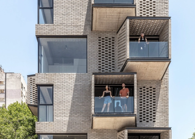 Edificio de vivienda M 5605 / Arqtipo - Fotografía exterior, Apartamentos, Fachada, Balcón